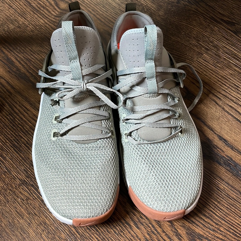 NWOT Nike mens Metcon training shoes in sage green
